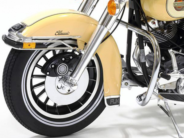 16040 Tamiya Harley Davidson FLH Classic (1:6)