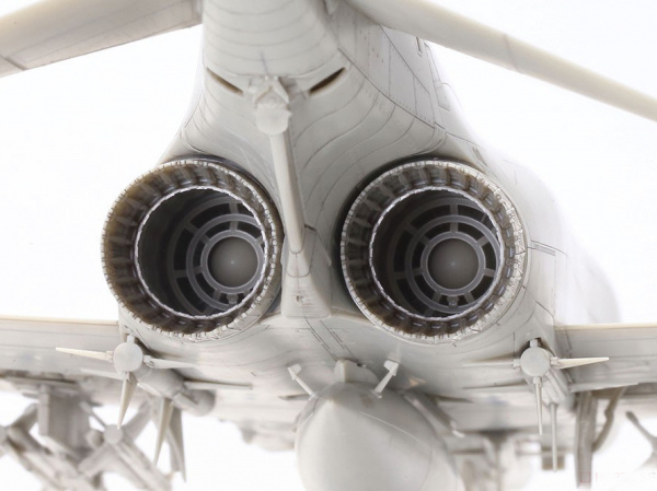 61121 Tamiya Американский палубный истребитель F-4B Phantom II (1:48)