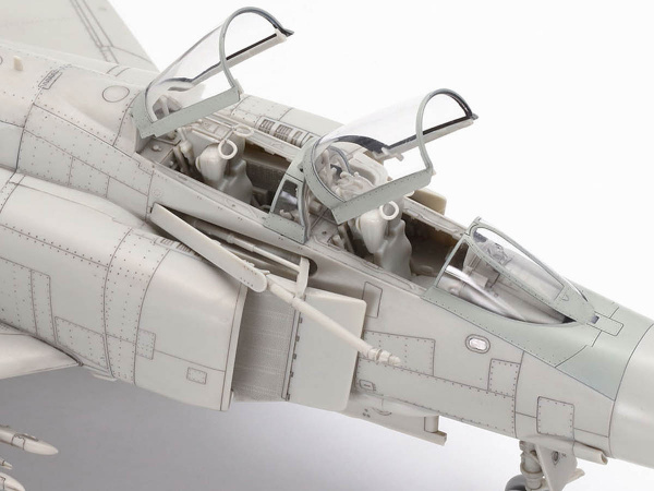 61121 Tamiya Американский палубный истребитель F-4B Phantom II (1:48)