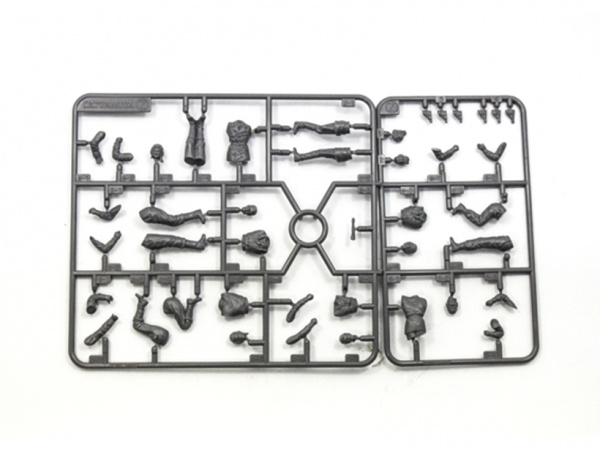 35214 Tamiya Советский танковый экипаж на отдыхе (6 фигур) (1:35)