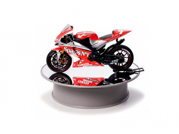 73001 Tamiya Круглый вращающийся стенд (диаметр = 20 см, высота = 5.5 см.) с зеркальной площадкой.