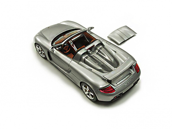 24275 Tamiya Porsche Carrera GT (1:24)