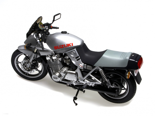 14010 Tamiya Мотоцикл Suzuki GSX1100S Katana (1:12)