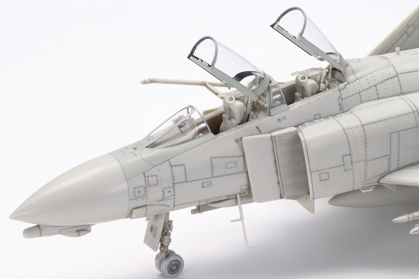 61121 Tamiya Американский палубный истребитель F-4B Phantom II (1:48)