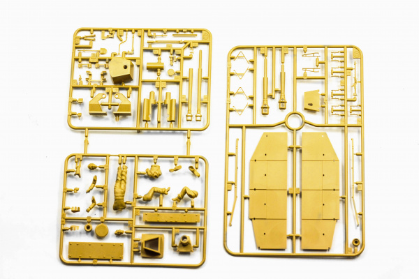 35197 Tamiya Cамоходное орудие Sturmgeschuetz III Ausf.G (ранняя версия) c 2-мя фигурами (1:35)